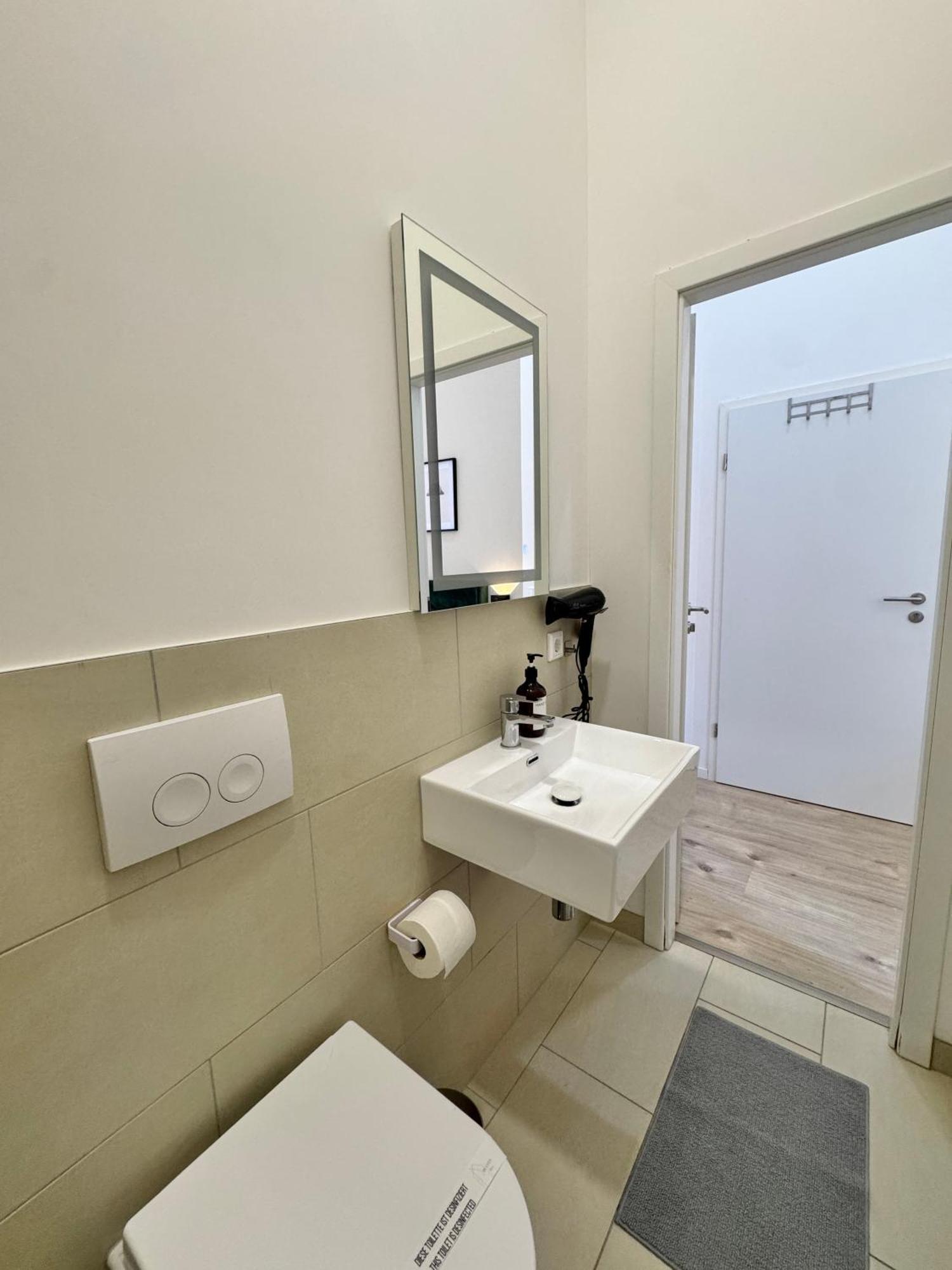 Heaven Homes - Doppelzimmer Mit Eigenem Bad ดุสเซลดอร์ฟ ภายนอก รูปภาพ