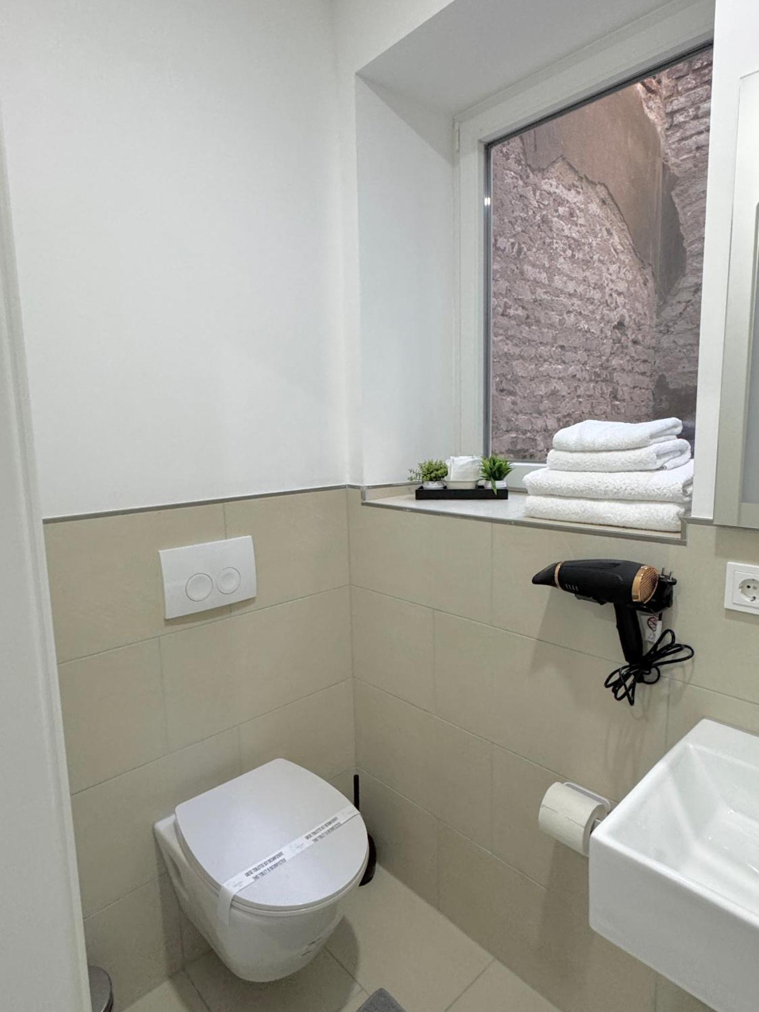 Heaven Homes - Doppelzimmer Mit Eigenem Bad ดุสเซลดอร์ฟ ภายนอก รูปภาพ